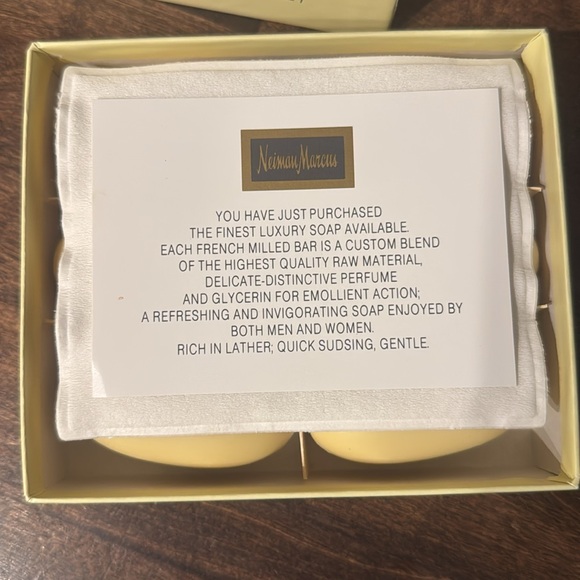 Vintage Newman Marcus 6 Cakes Verbena Guest Soap - Picture 2 of 4